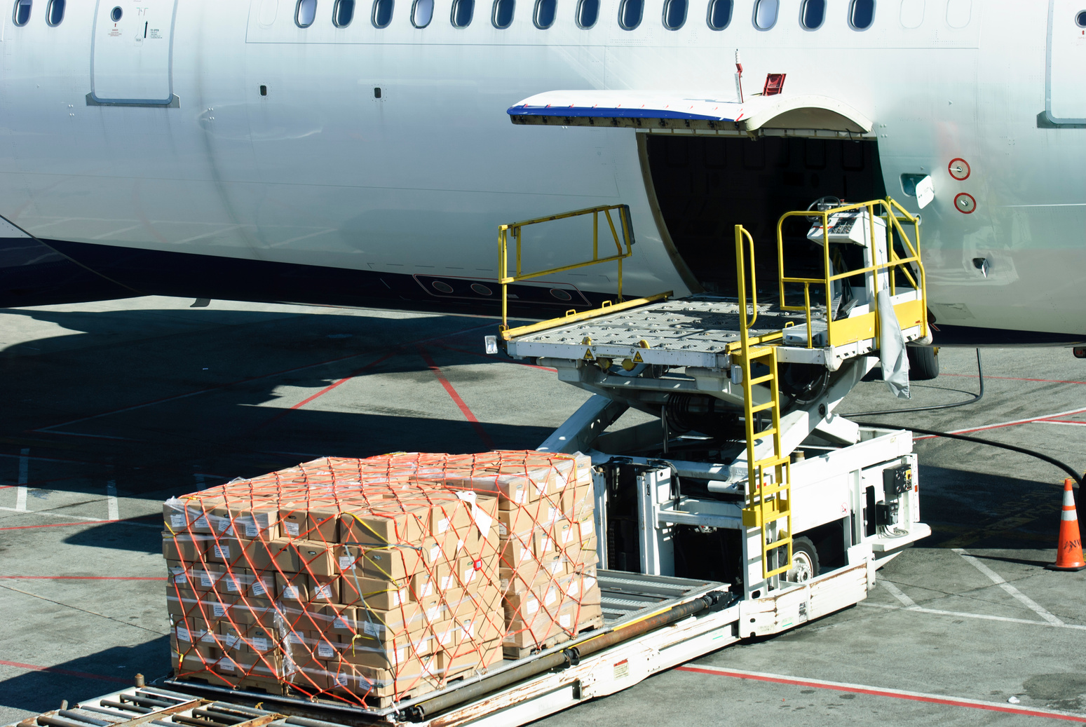 loading cargo into plane